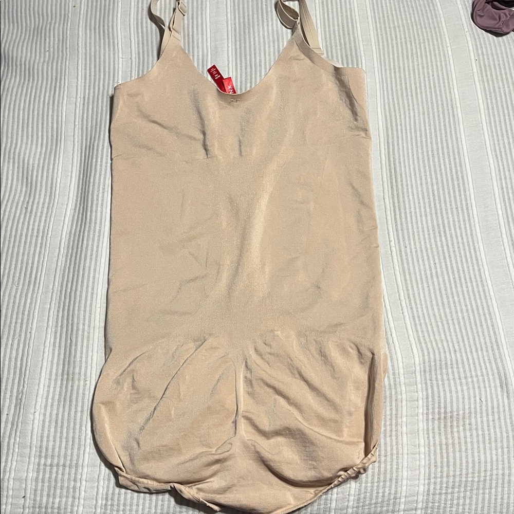 SPANX Nude Shapewear Bodysuit - Picture 4 of 4